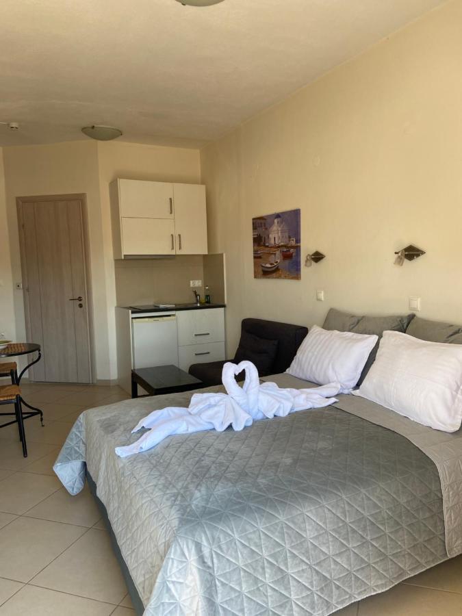 Candia Hotel Chrissi Akti Chania Exterior foto