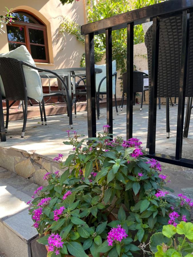 Candia Hotel Chrissi Akti Chania Exterior foto