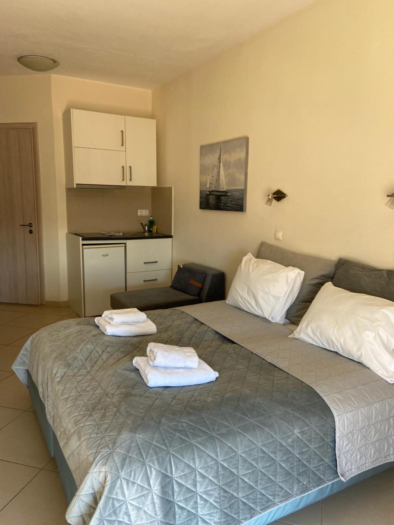 Candia Hotel Chrissi Akti Chania Exterior foto